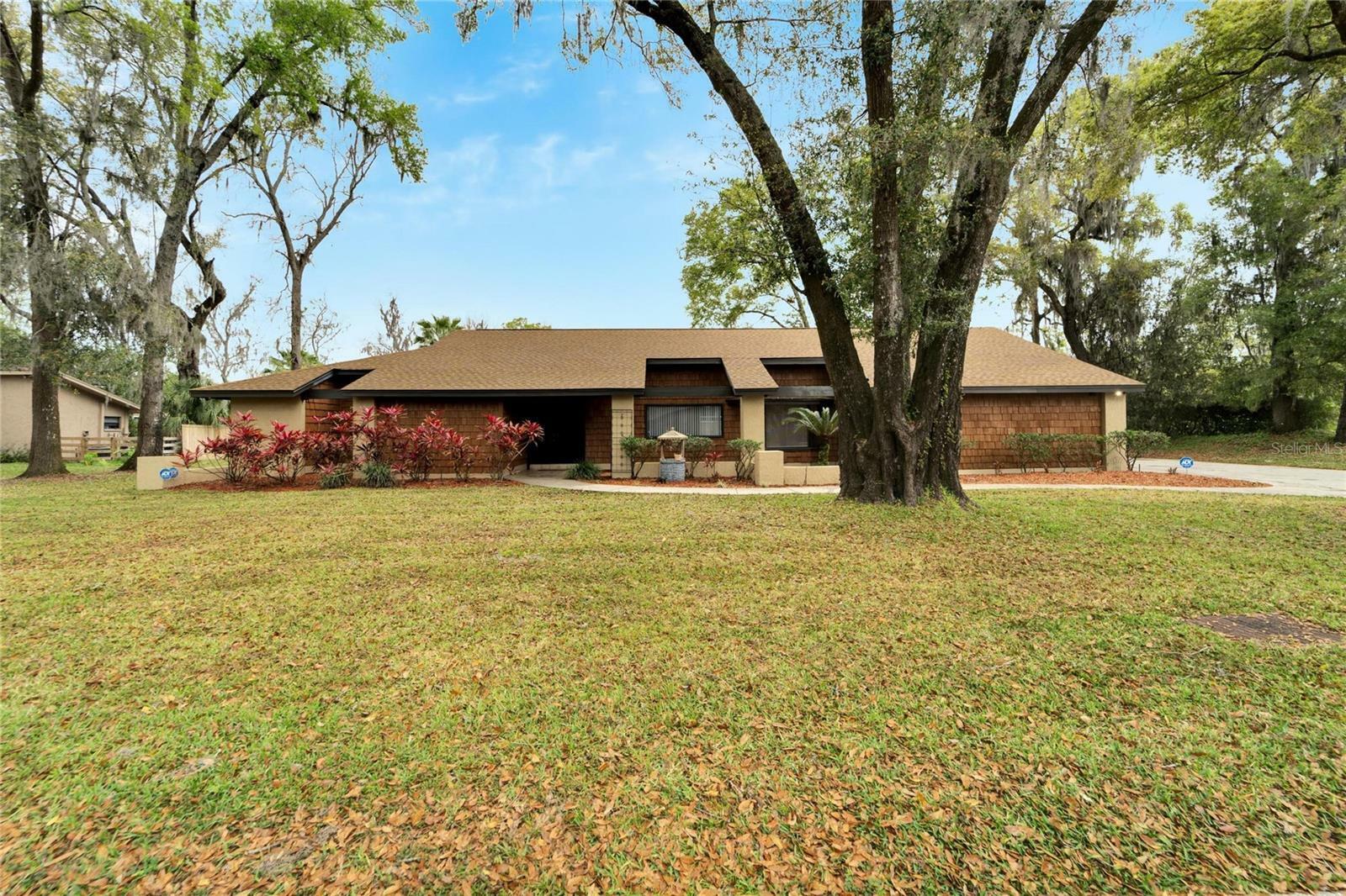 Property Photo:  918 River Rapids Avenue  FL 33511 