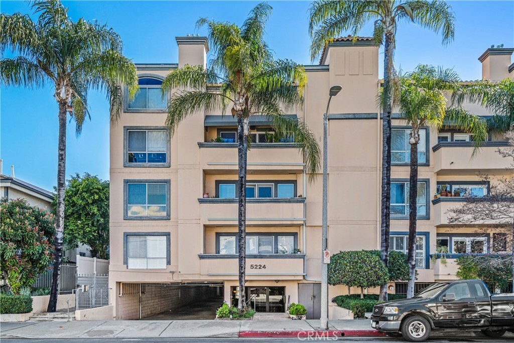 Property Photo: 5224 Zelzah Ave 309 CA 91316