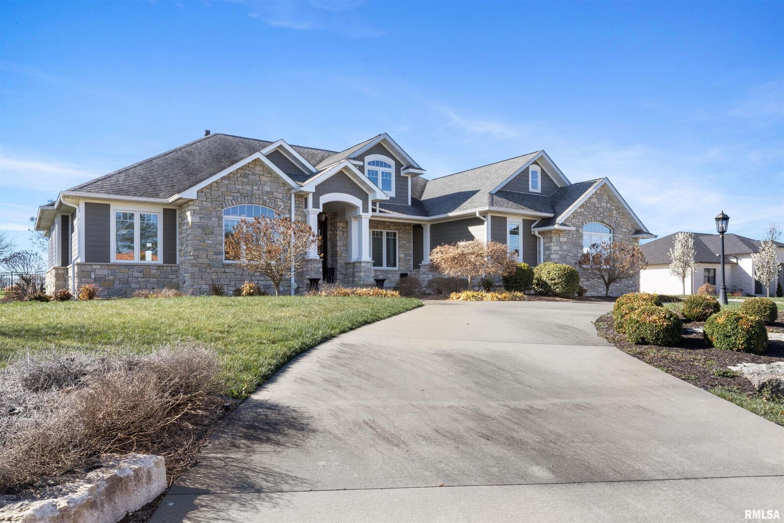 Property Photo: 2205 Kingspointe Drive IL 62959