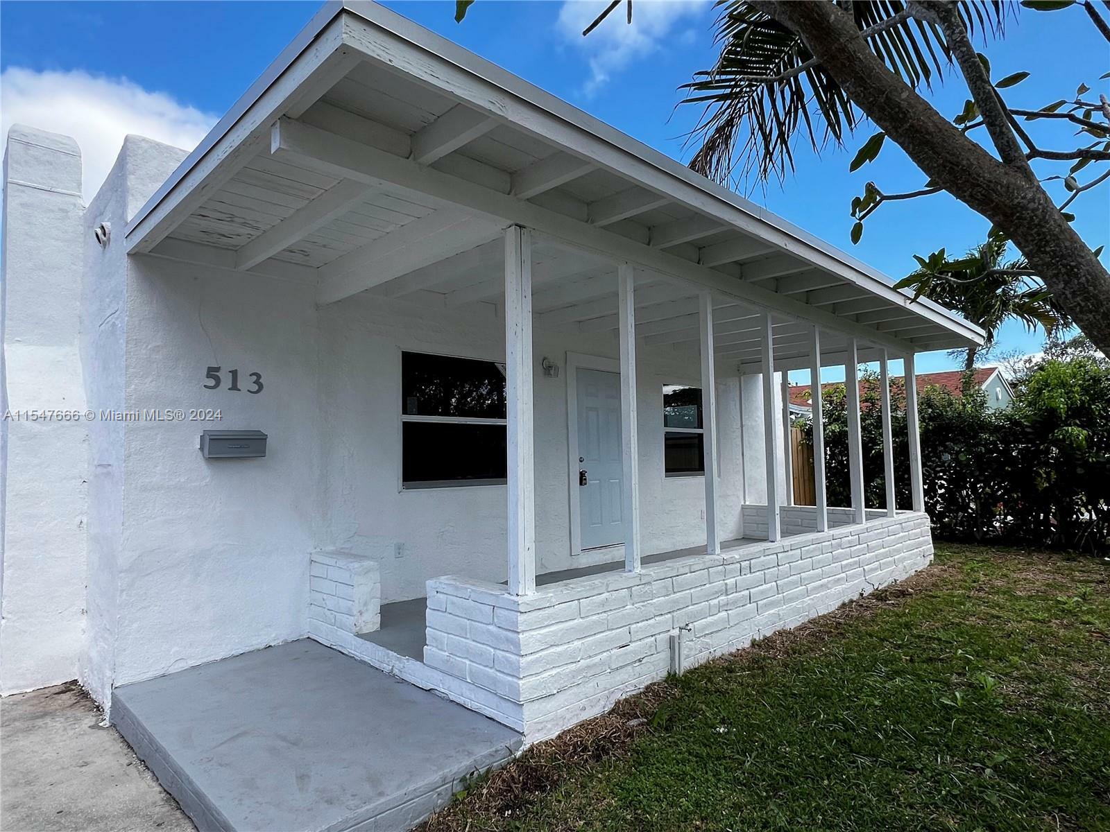 Property Photo:  513 Franklin Rd  FL 33405 