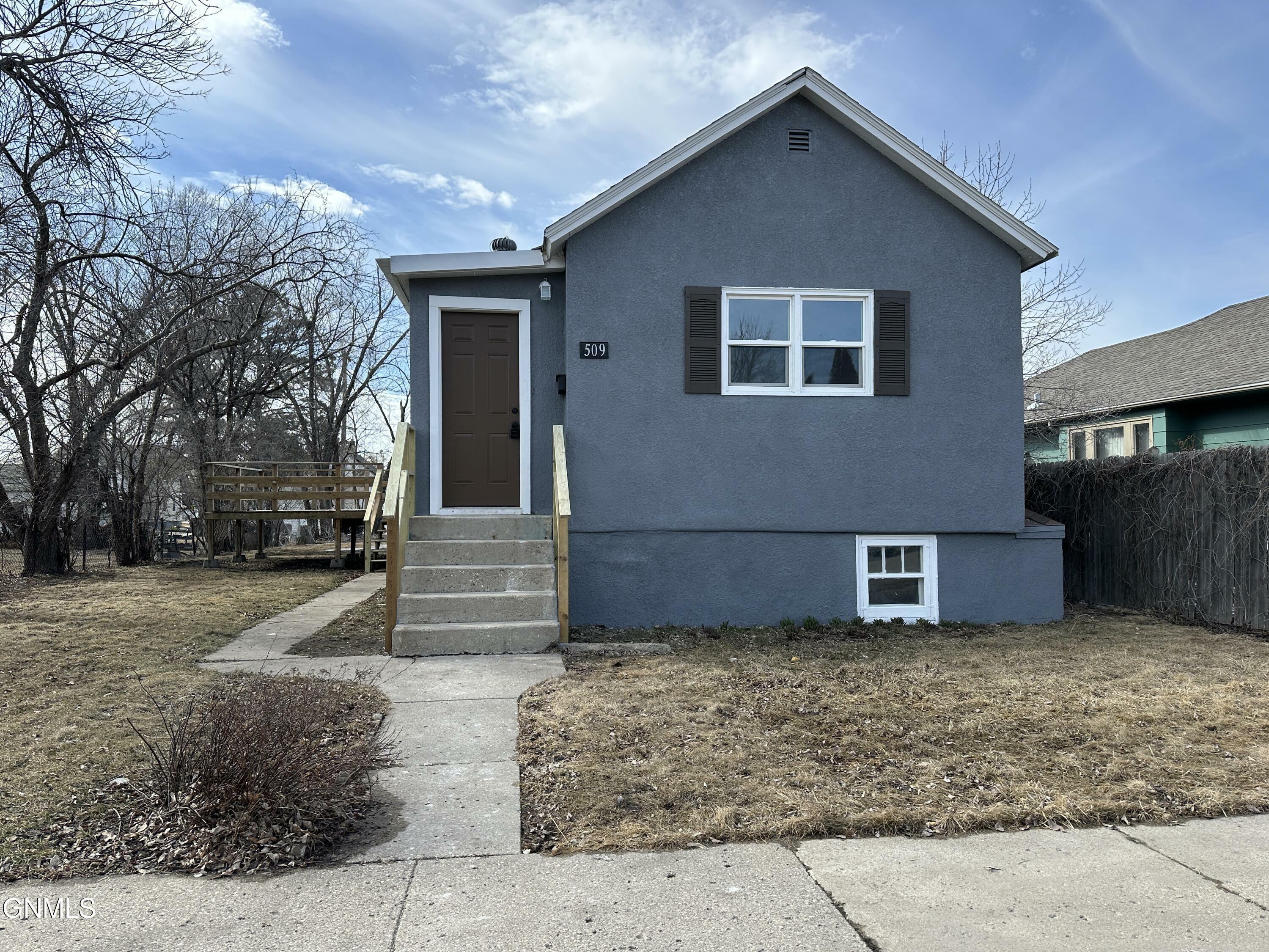 Property Photo:  509 2nd Avenue NW  ND 58401 