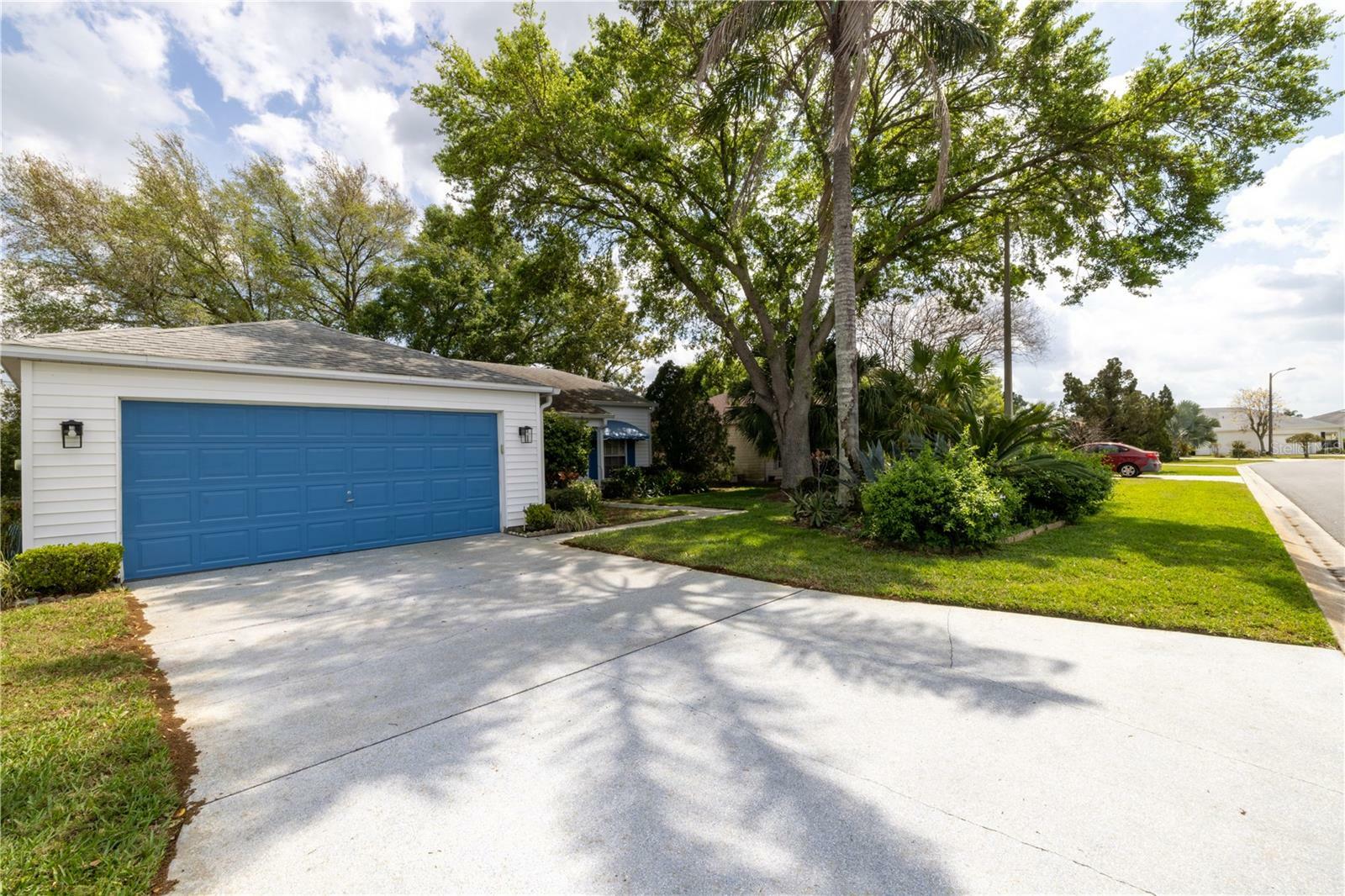 Property Photo:  6071 Magpie Drive  FL 33809 