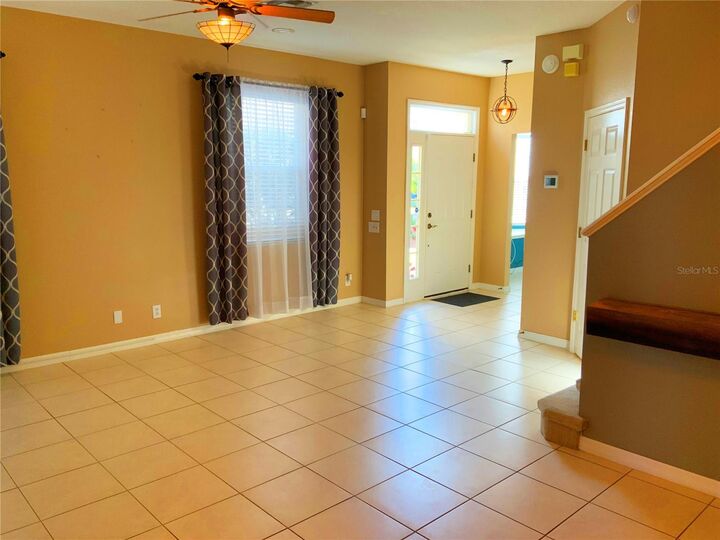 Property Photo: 631 Vallance Way NE FL 33716