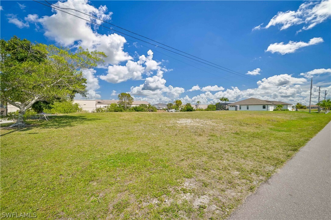 Property Photo:  1208 SE 13th Avenue  FL 33990 