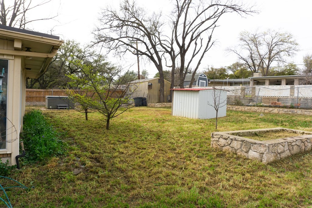 Property Photo:  107 Manor St  TX 76950 