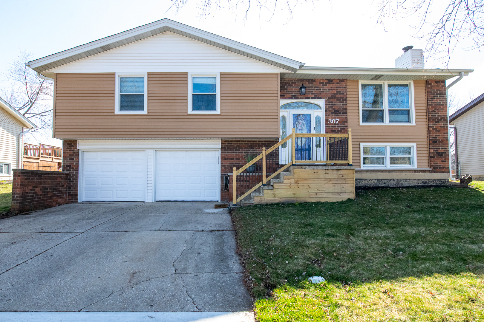 Property Photo:  307 Desmond Drive  IL 60193 