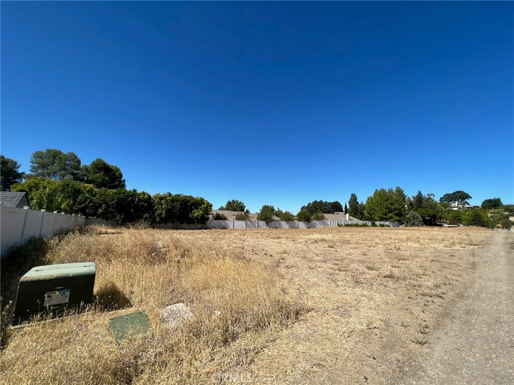 Property Photo:  745 Rolling Hills Road  CA 93446 