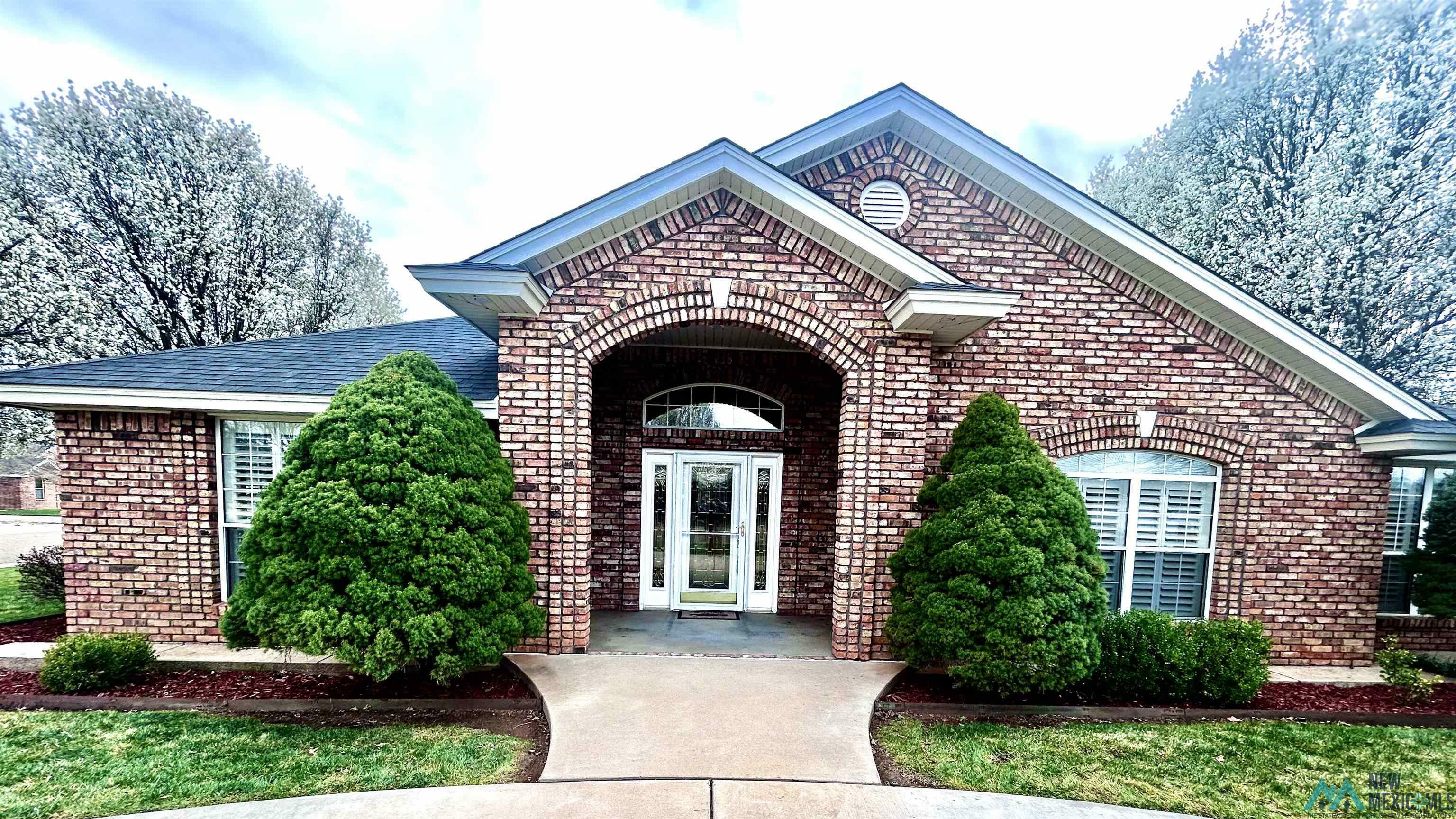 Property Photo: 813 Jeanie Drive NM 88101