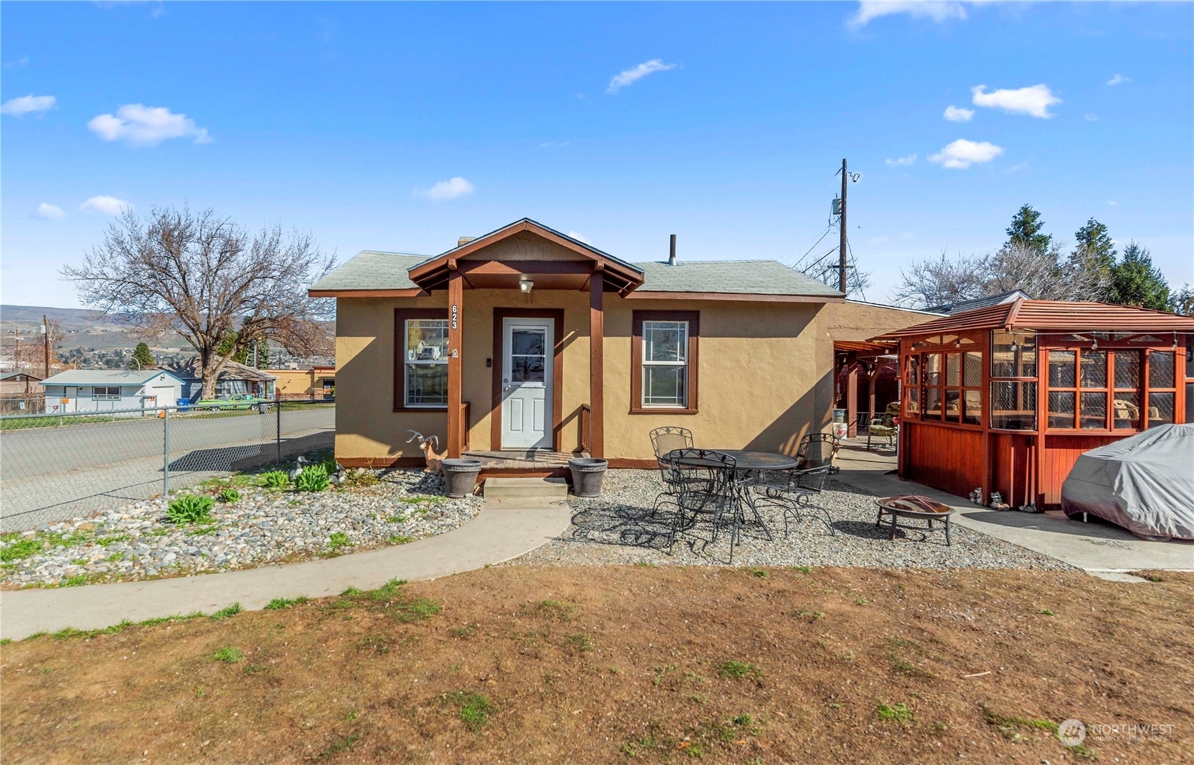 Property Photo: 623 Sunset Avenue WA 98801