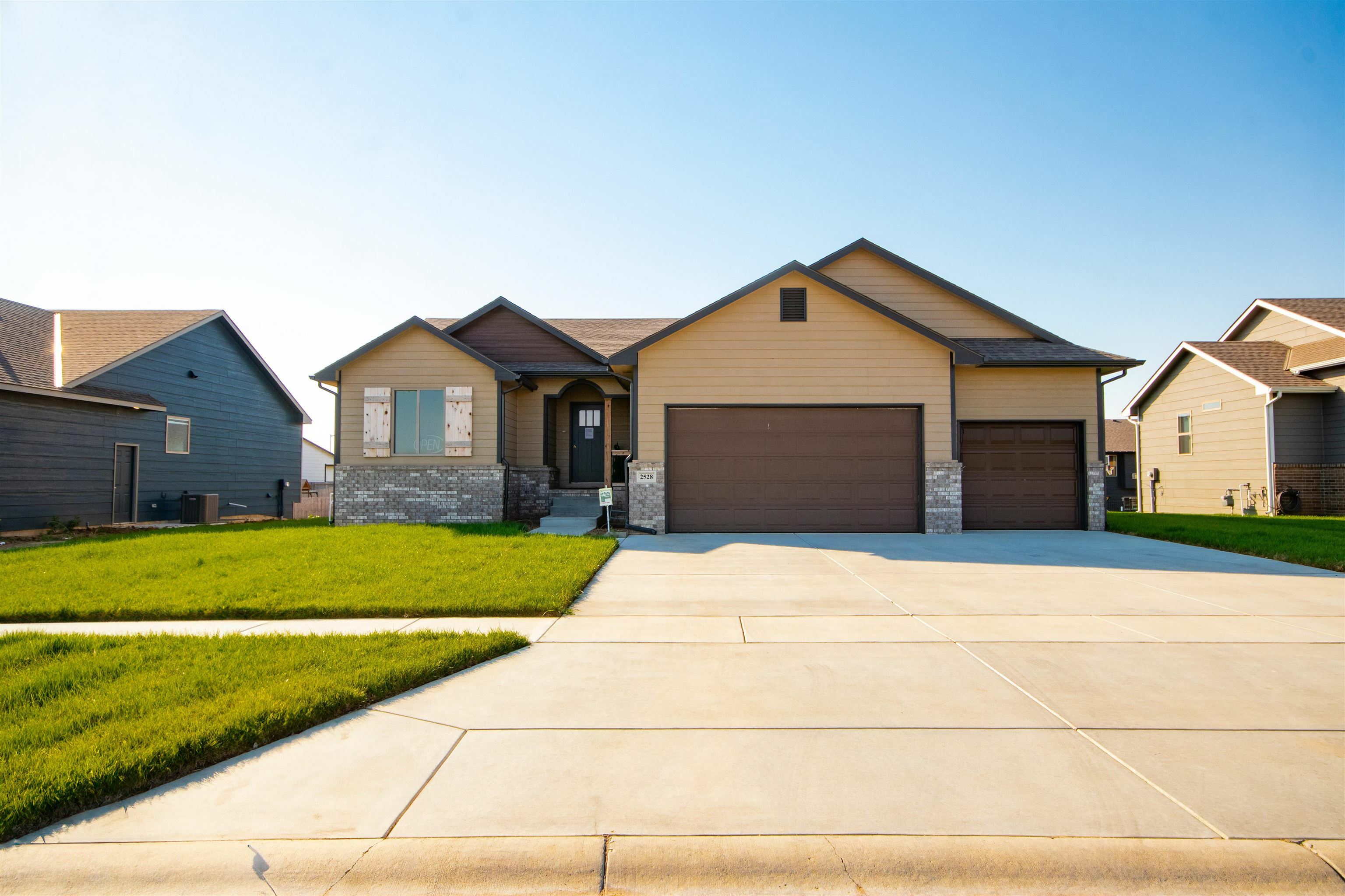 Property Photo: 2528 Spring Meadows Ct KS 67037