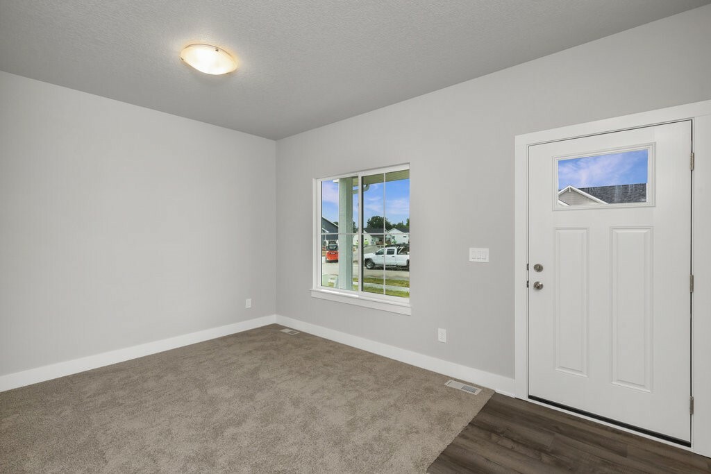 Property Photo: 5714 Allerton Drive IA 50014