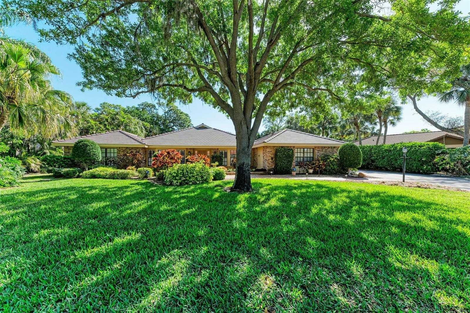 Property Photo:  2387 Landings Circle  FL 34209 