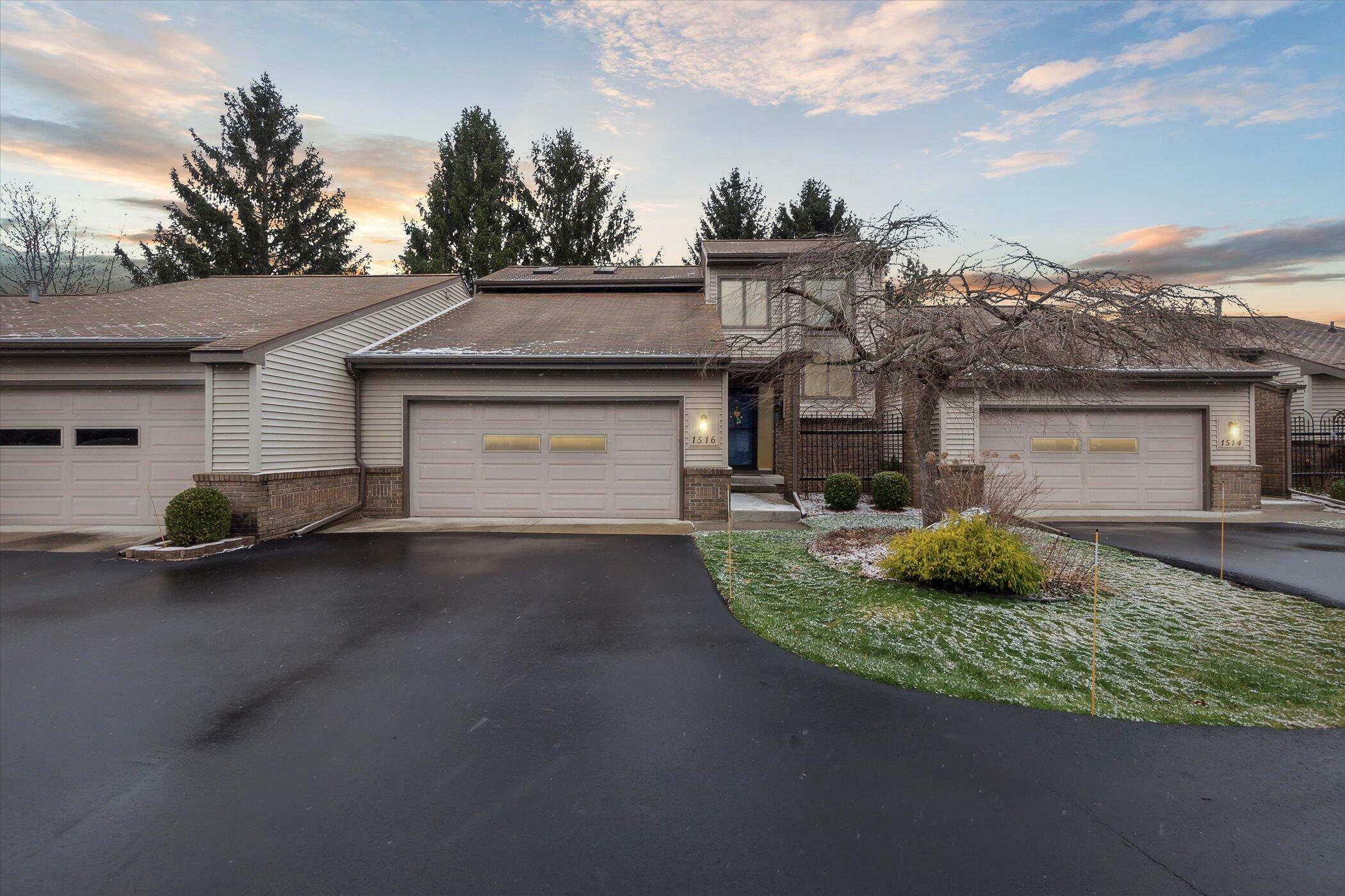 Property Photo:  1516 Heather Vale Drive  MI 49203 