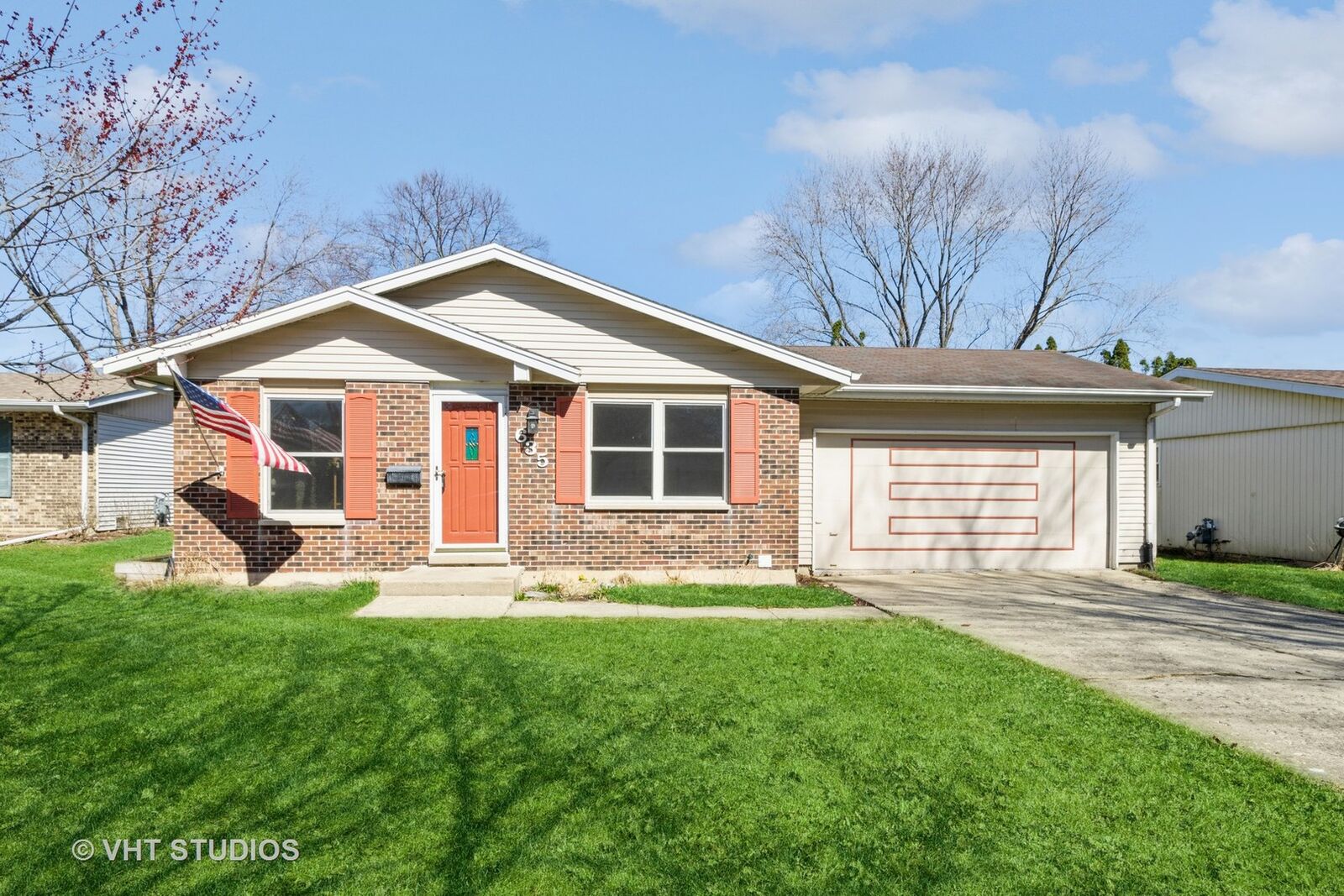 Property Photo: 635 S 7th Street IL 60118