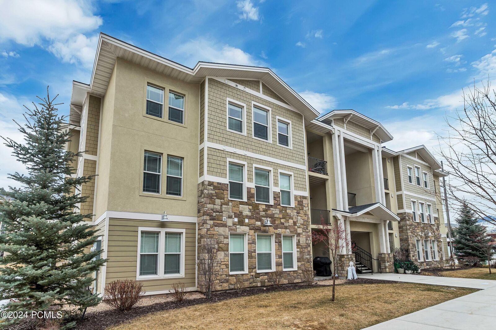 Property Photo: 1055 S 500 East D-202 UT 84032