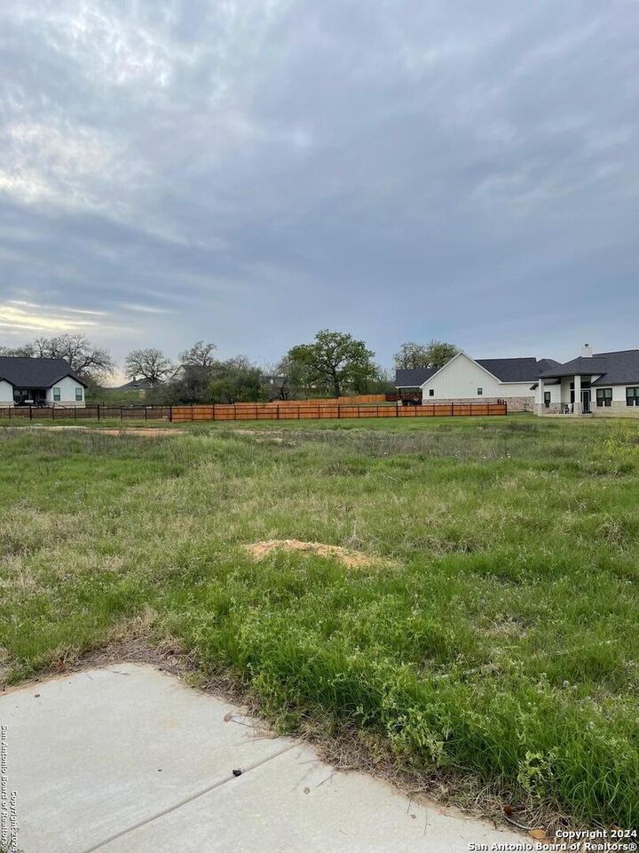 Property Photo: 120 Bayberry Ct TX 78121