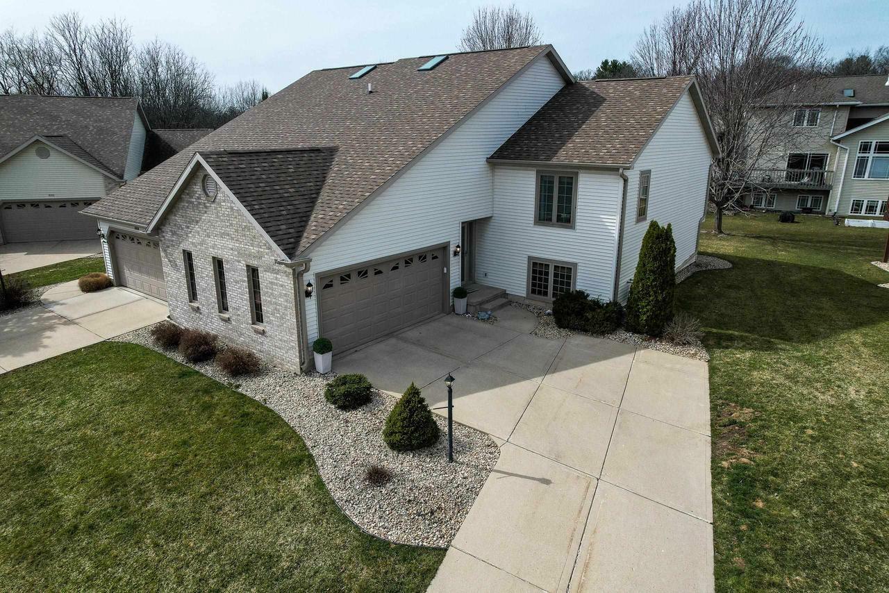 Property Photo:  1020 Kettle Court  WI 53593 