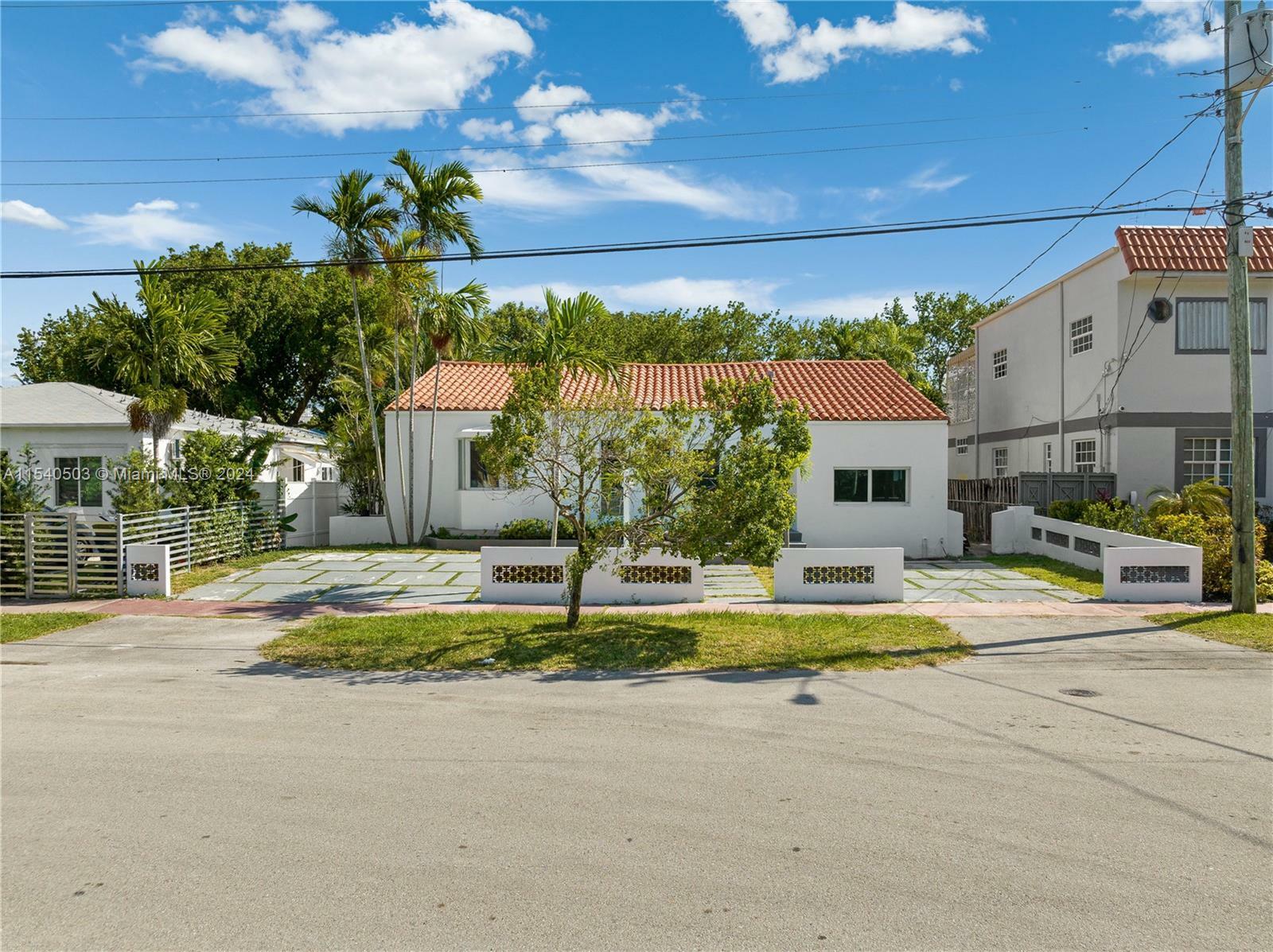 Property Photo:  890 W 43rd Ct  FL 33140 