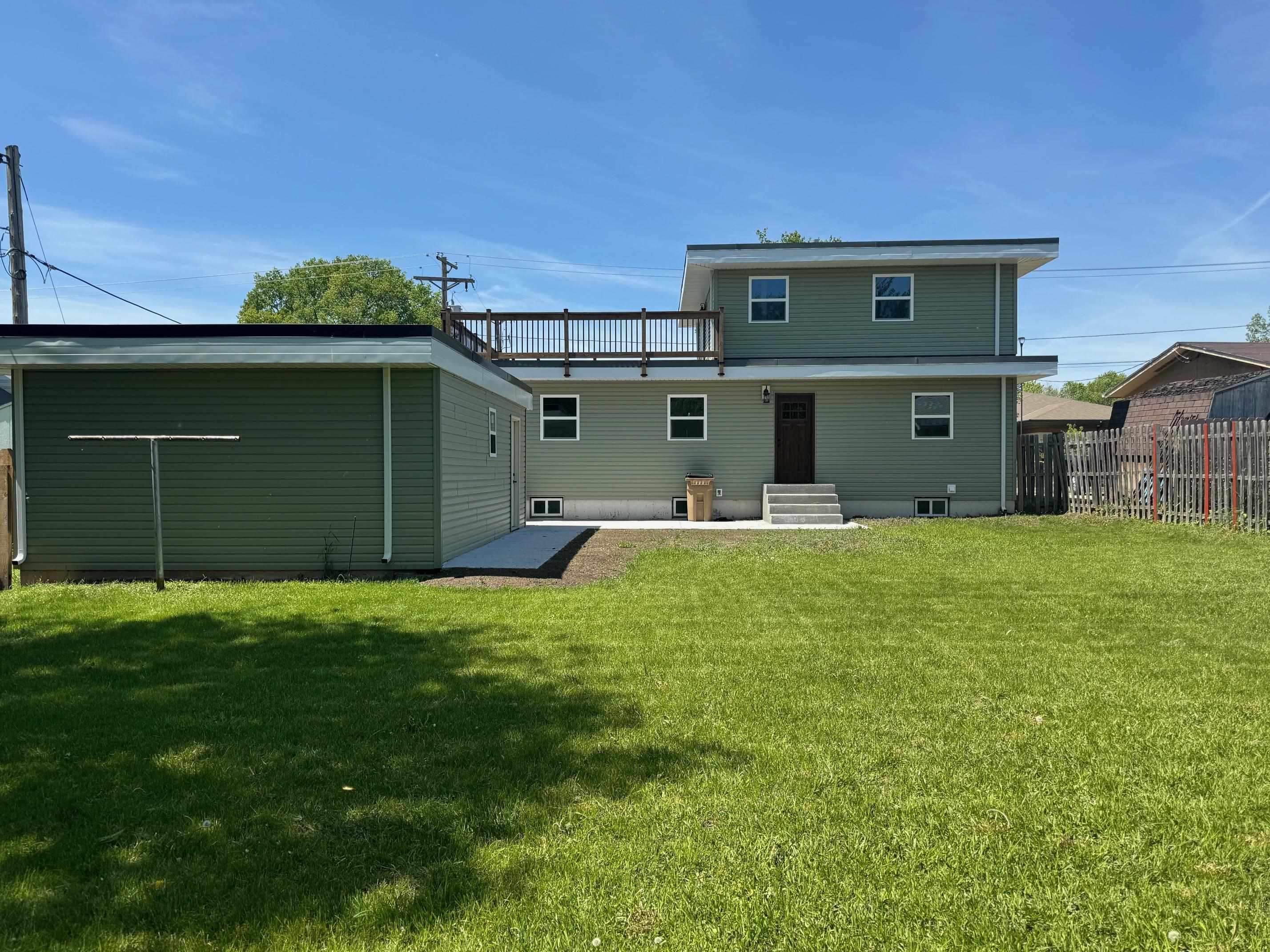 Property Photo:  912 12th Street NW  ND 58703 