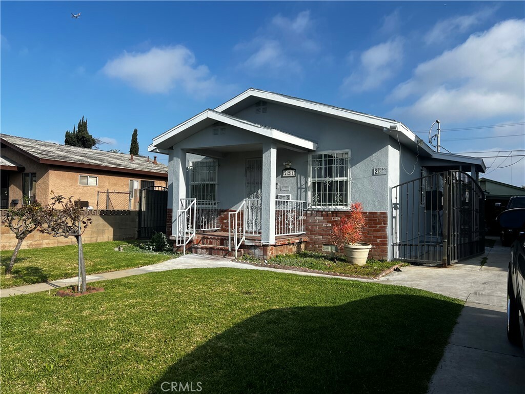 Property Photo:  221 E 104th Street  CA 90003 