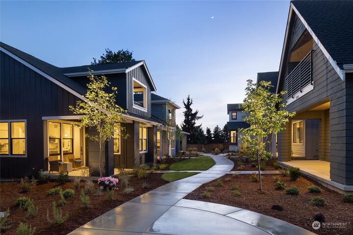 Property Photo:  10253 (Hs 32)  135th Circle NE  WA 98033 