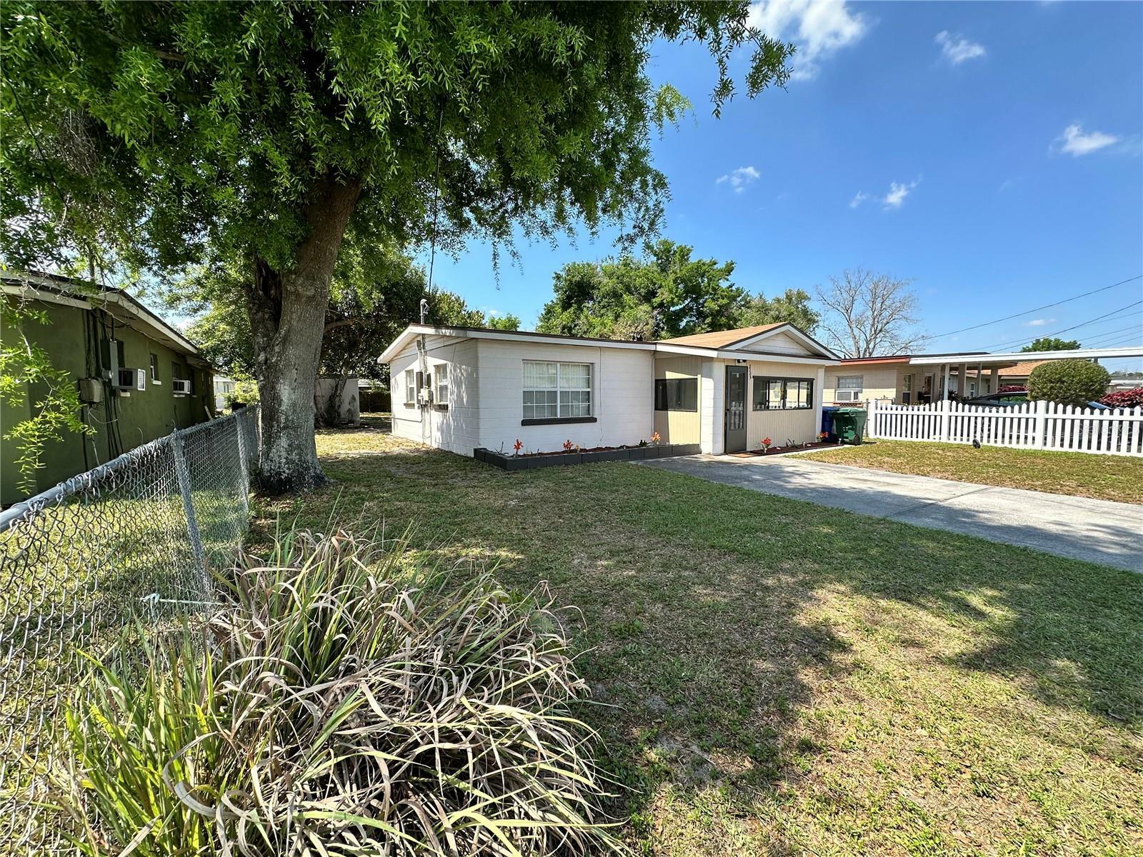 Property Photo: 2205 5th Street NE FL 33881