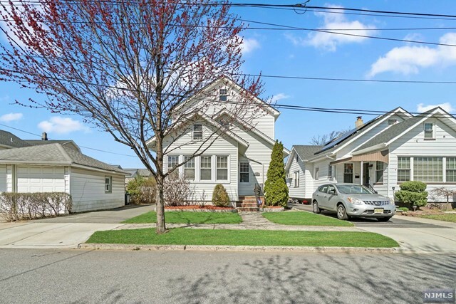 Property Photo:  445 Oak Street  NJ 07071 