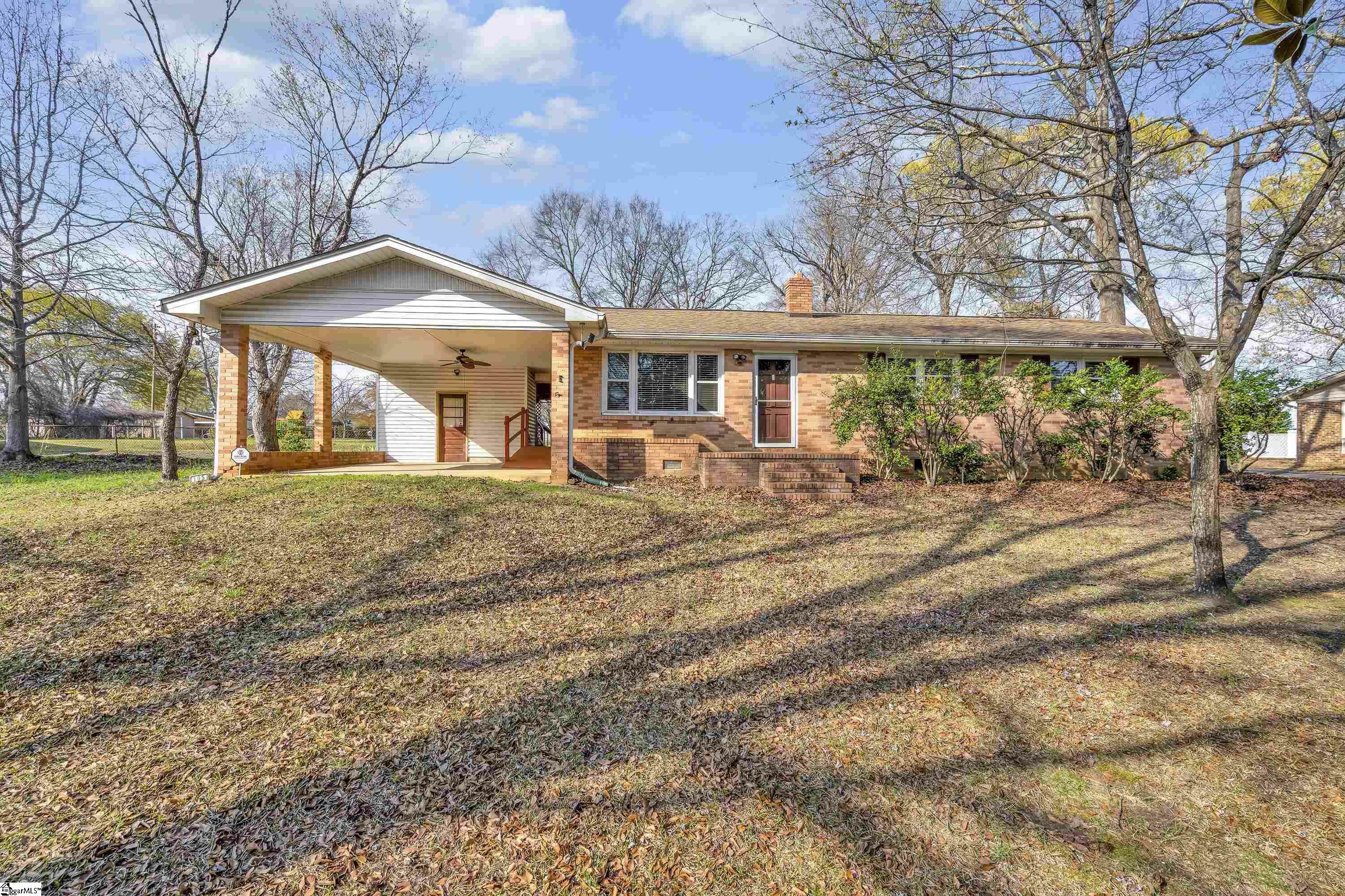 Property Photo:  105 Oakwood Drive  SC 29365 