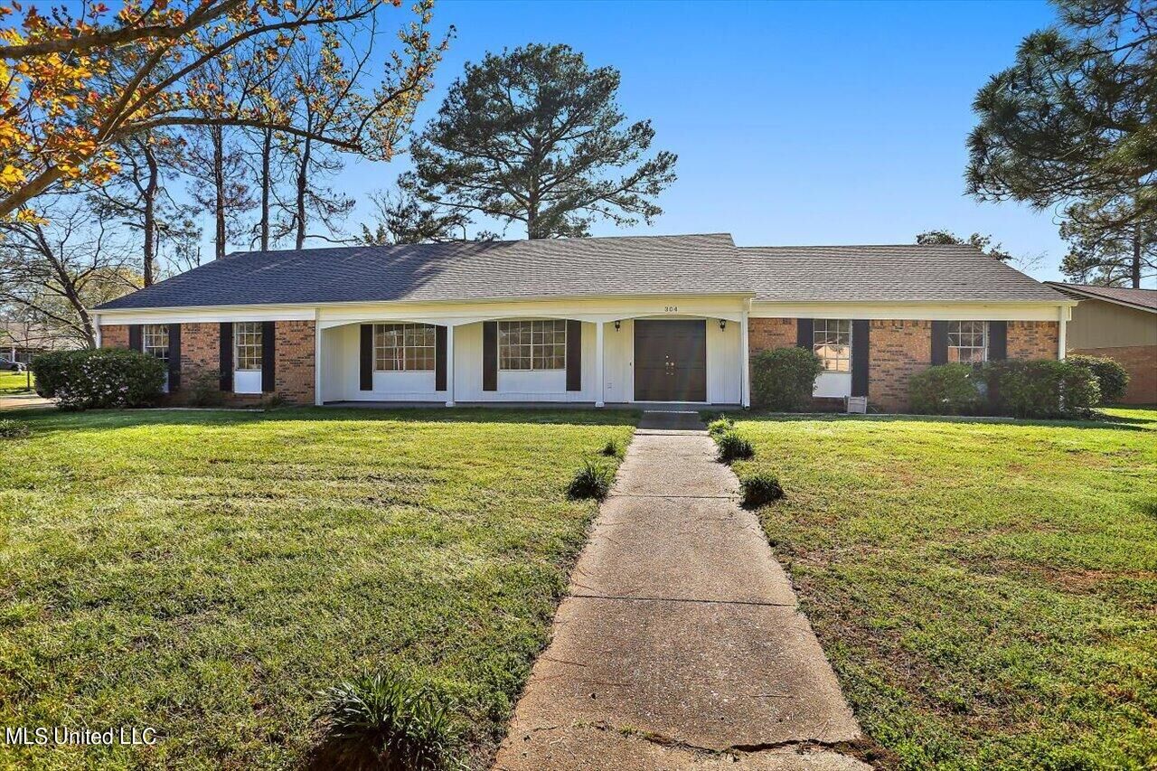Property Photo: 304 Hampton Street MS 39056