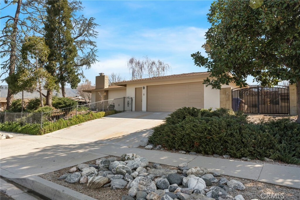 Property Photo:  34913 Persimmon Avenue  CA 92399 