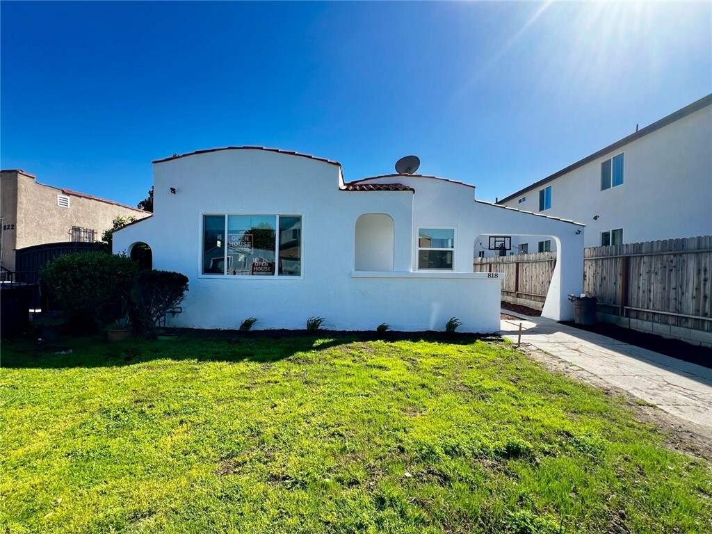 Property Photo:  818 E 83rd Street  CA 90001 