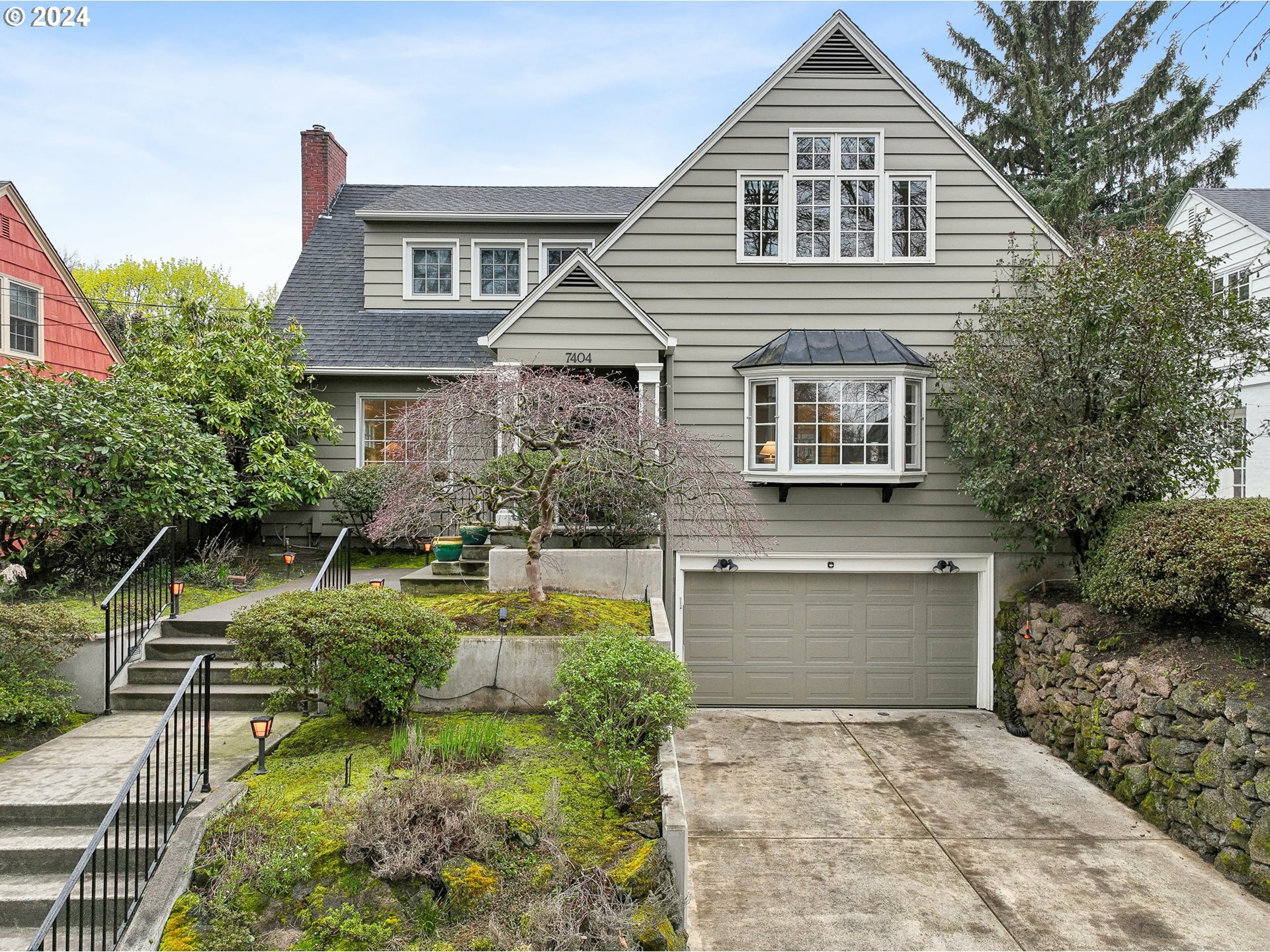 Property Photo:  7404 SE Reed College Pl  OR 97202 
