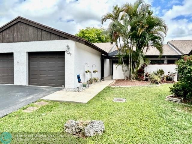 Property Photo: 6348 Pinehurst Cir E. 6348 FL 33321