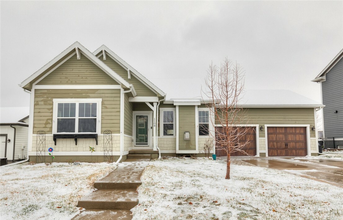 Property Photo:  1108 SW Maple Street  IA 50023 