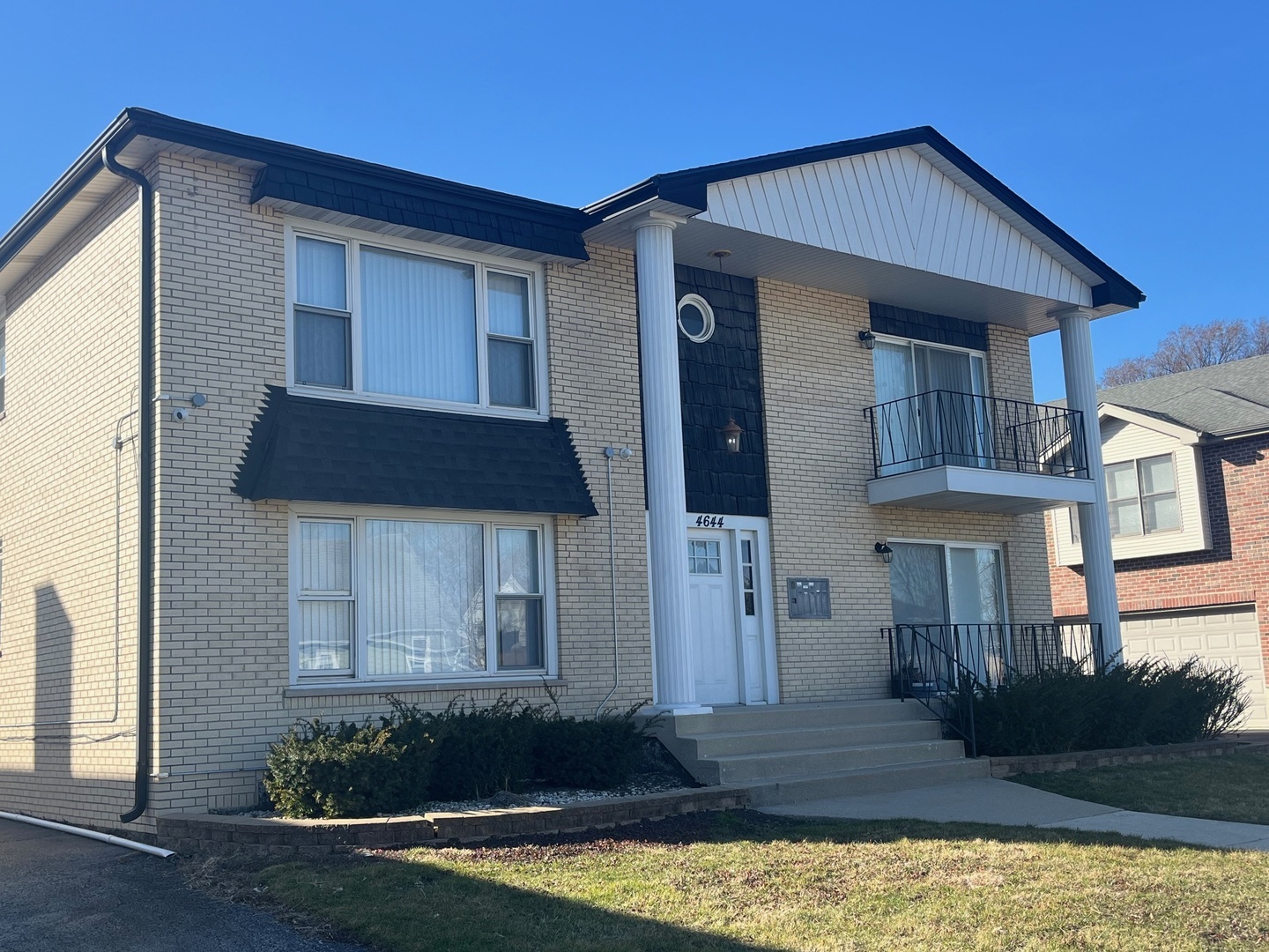 Property Photo: 4644 Custer Avenue 2N IL 60513