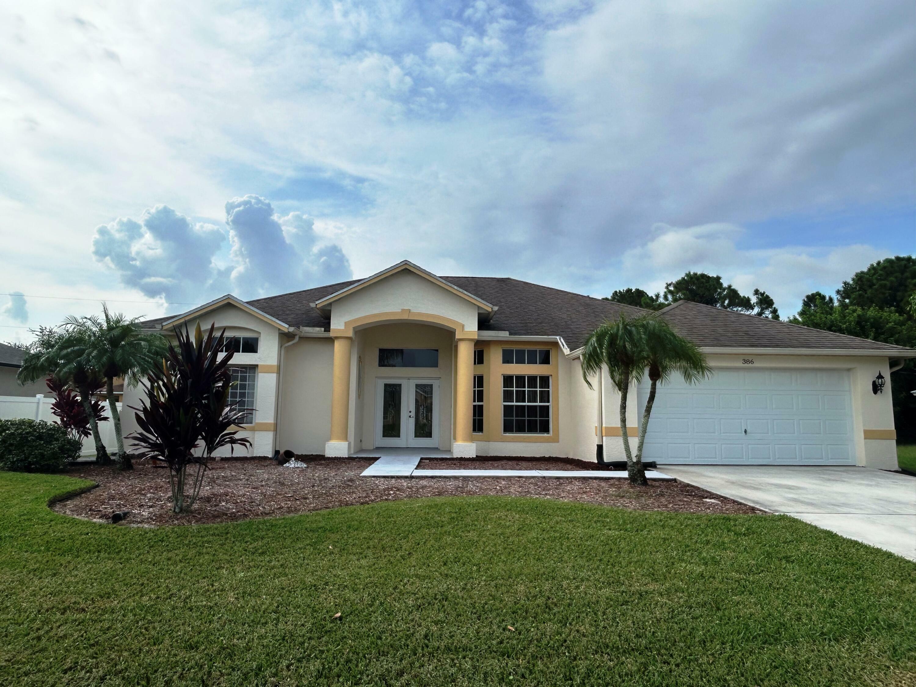 Property Photo:  386 SW Donna Terrace  FL 34984 