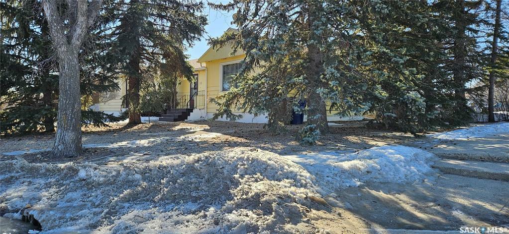 Property Photo:  732 97th Street  SK S0E 1T0 