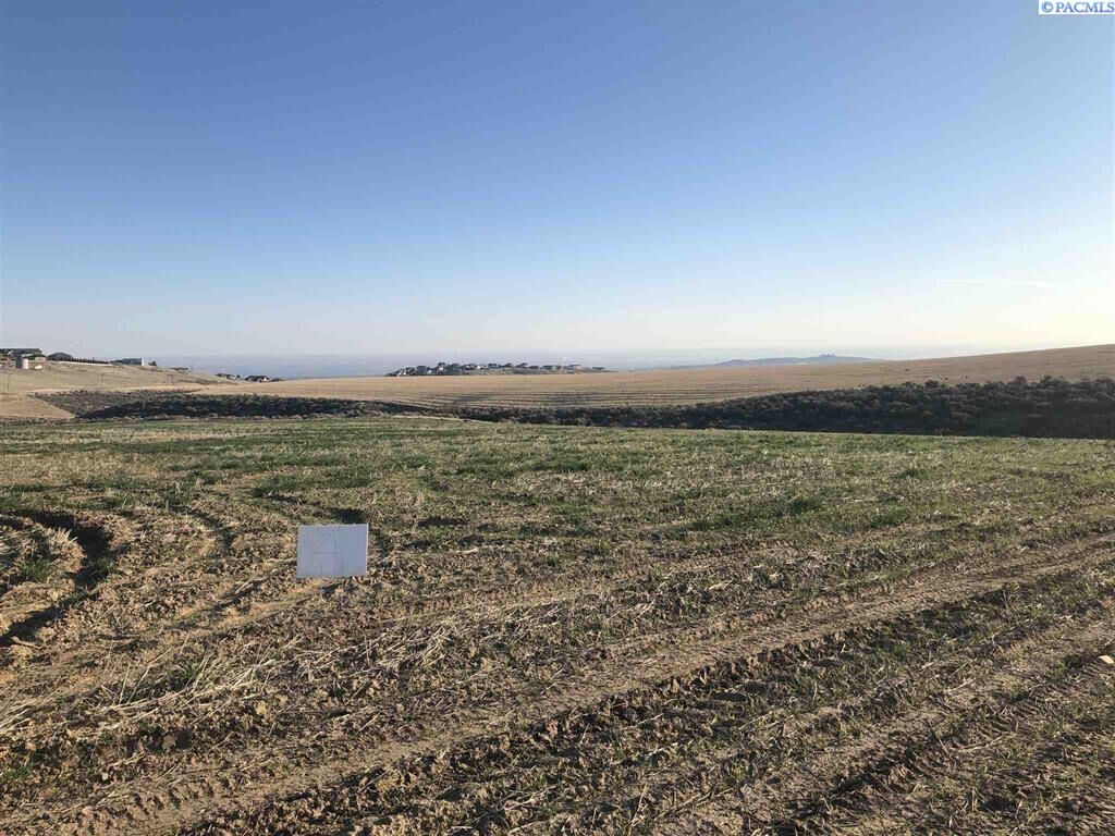 Property Photo:  40009 S Clodfelter Rd  WA 99338 