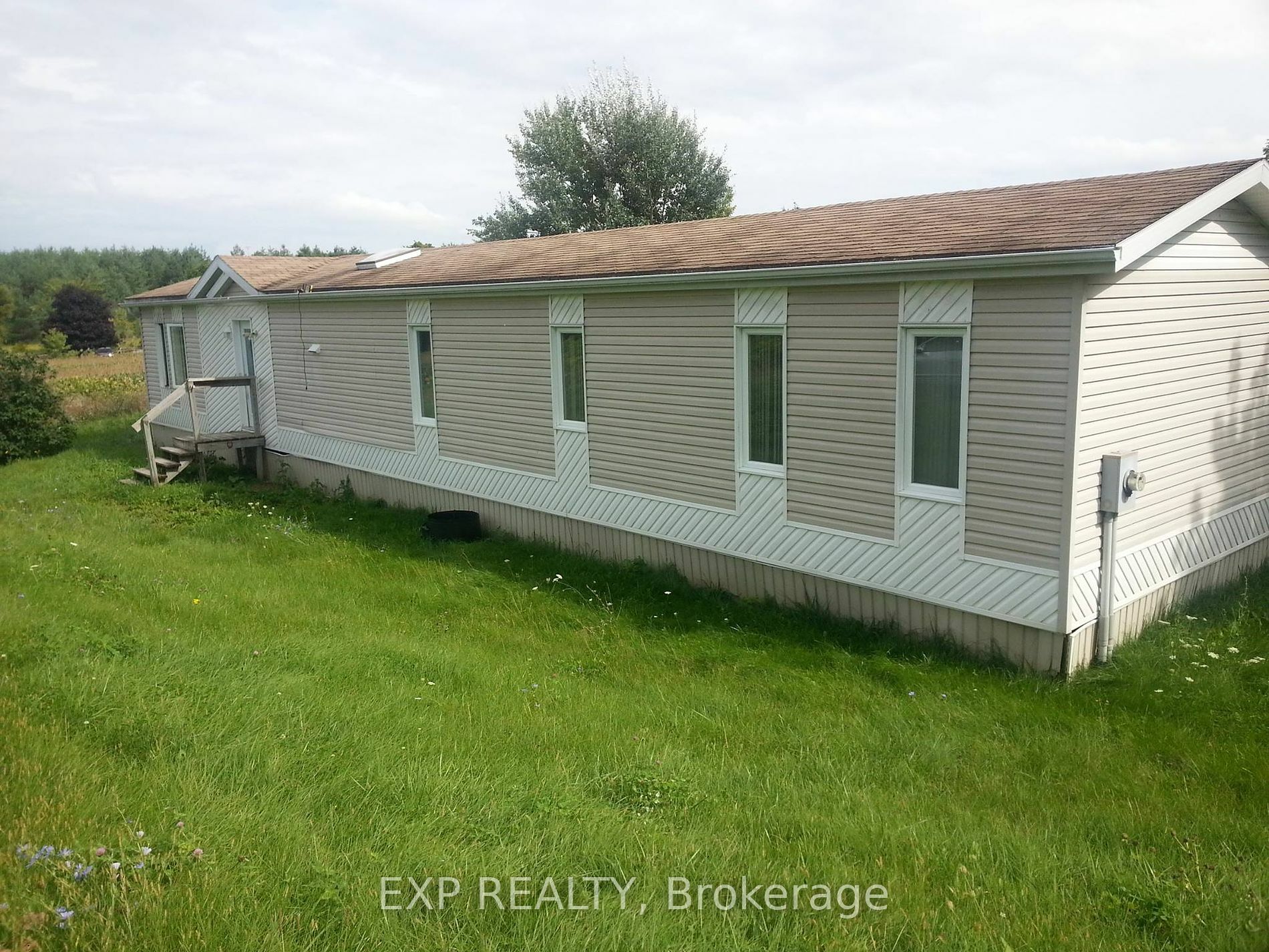 Property Photo:  2000 County Road 620 Dr  ON K0L 1A0 