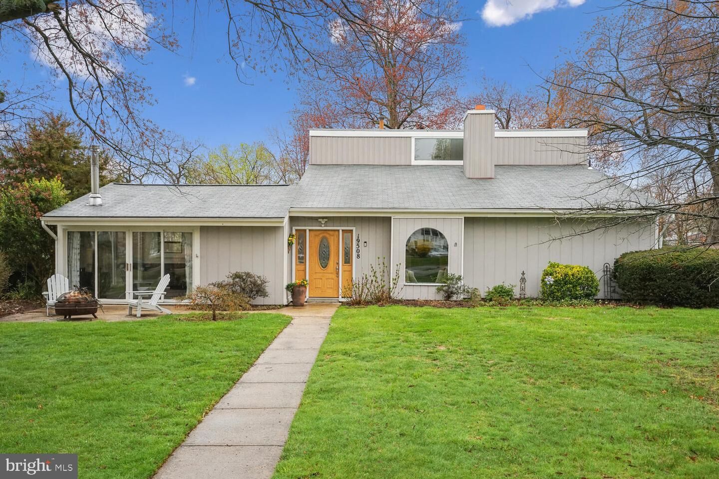 Property Photo: 19508 Wootton Avenue MD 20837