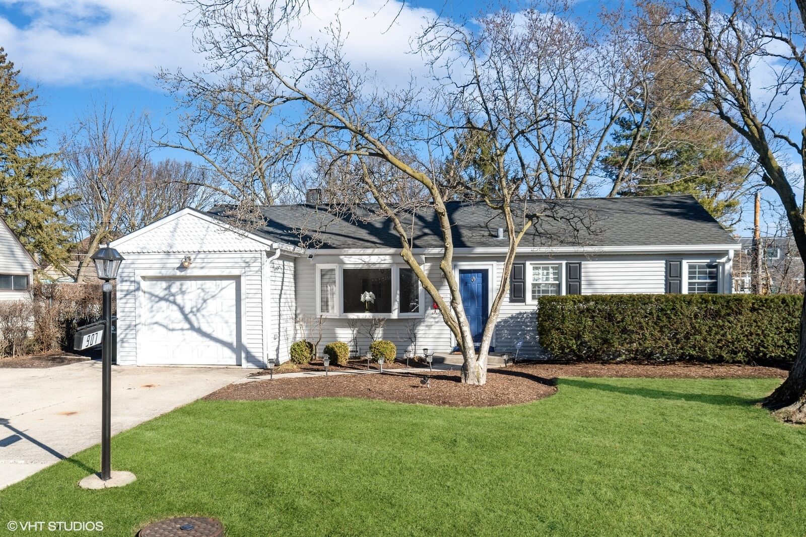 Property Photo:  907 Highland Lane  IL 60025 