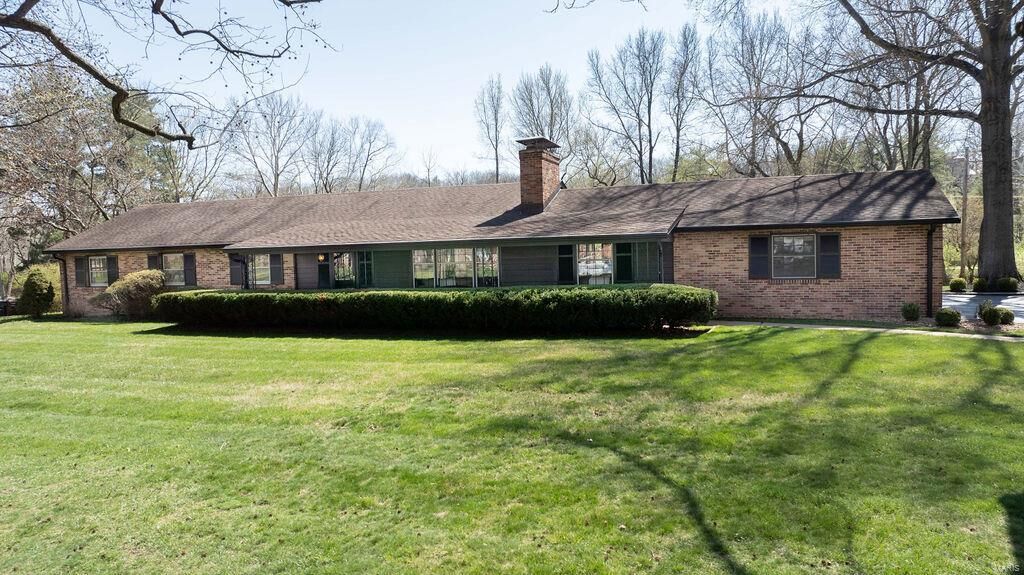 Property Photo: 4 Glen Abbey Drive MO 63131