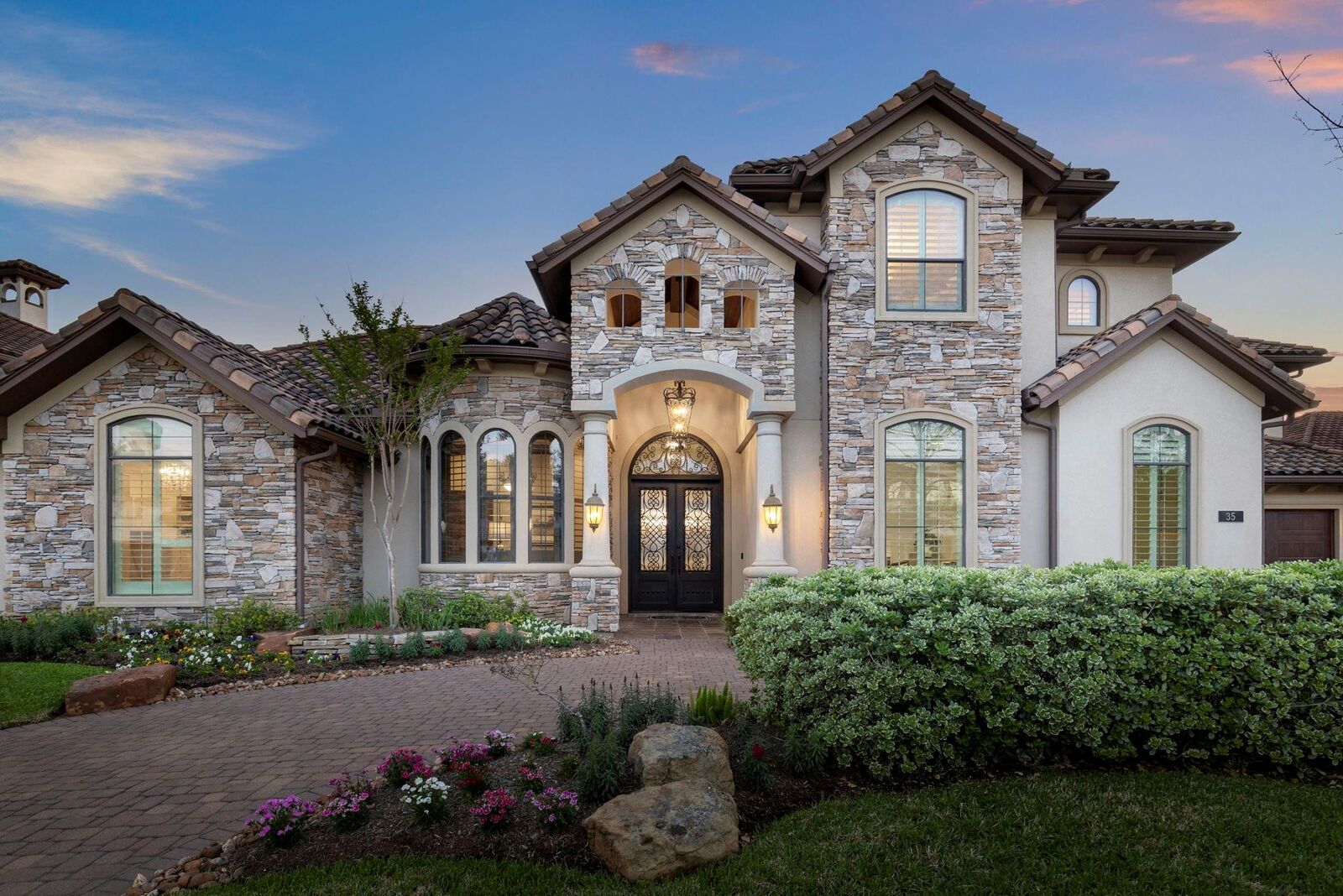Property Photo: 35 Post Shadow Estate Drive TX 77389