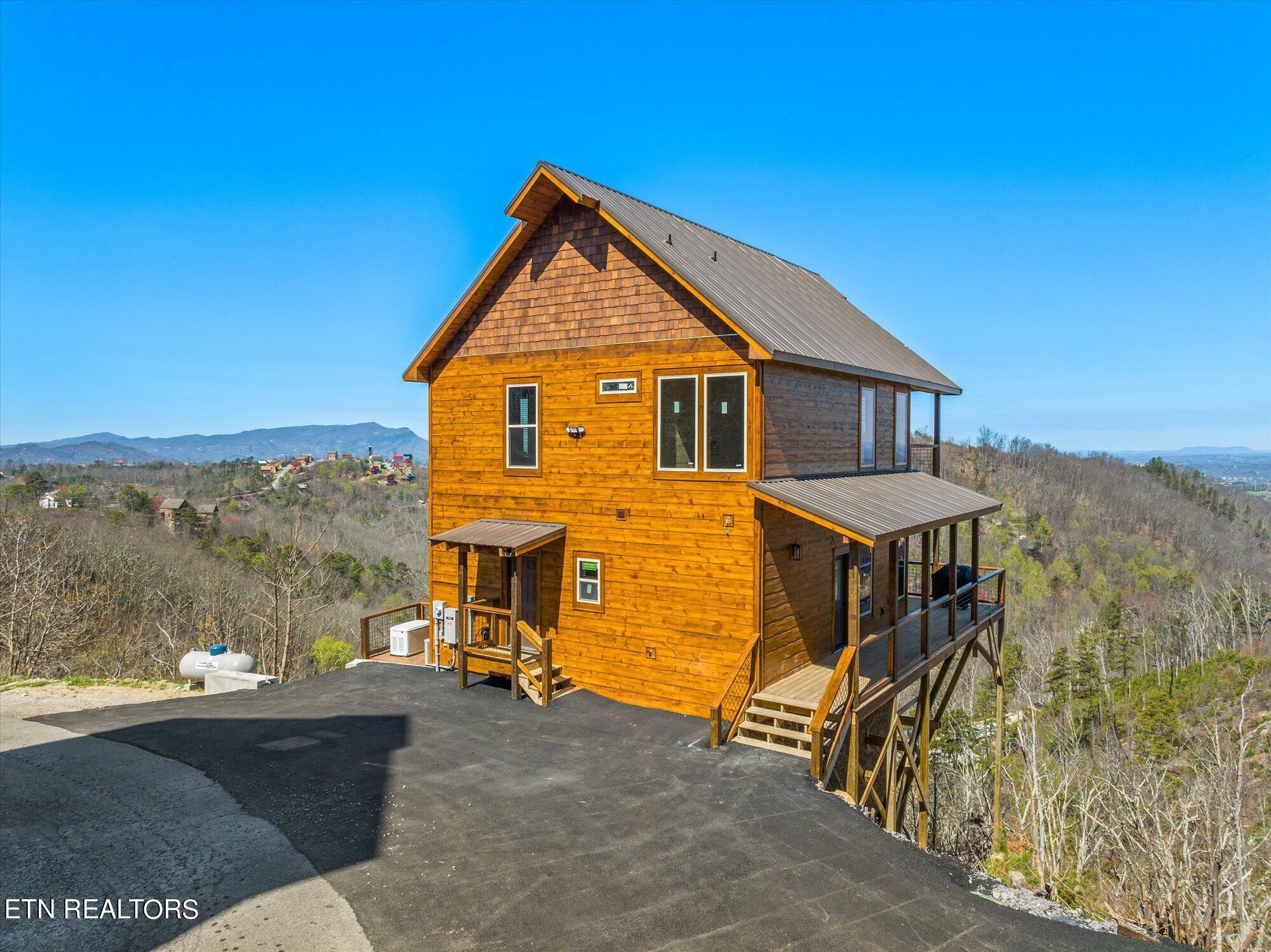 2111 Paradise View Way  Sevierville TN 37876 photo