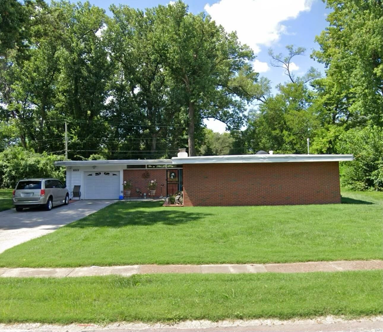 Property Photo: 6513 January Avenue MO 63134