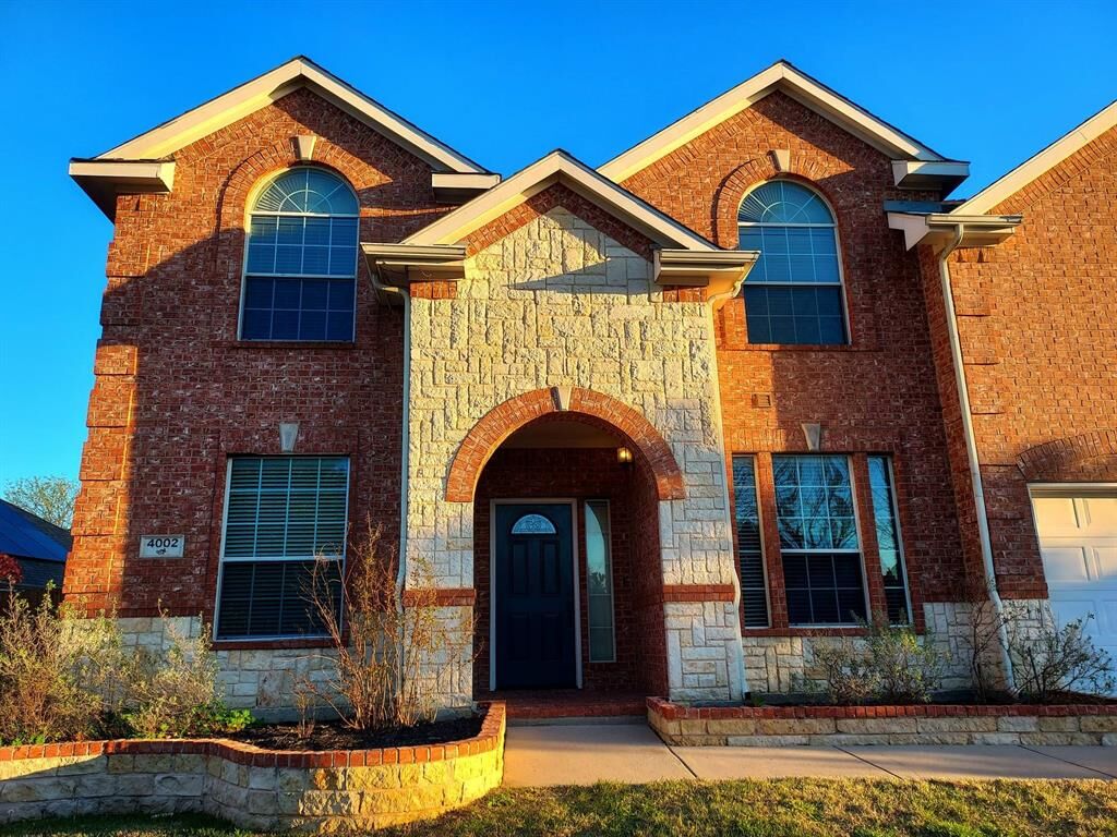 Property Photo:  4002 Greenwood Way  TX 76063 