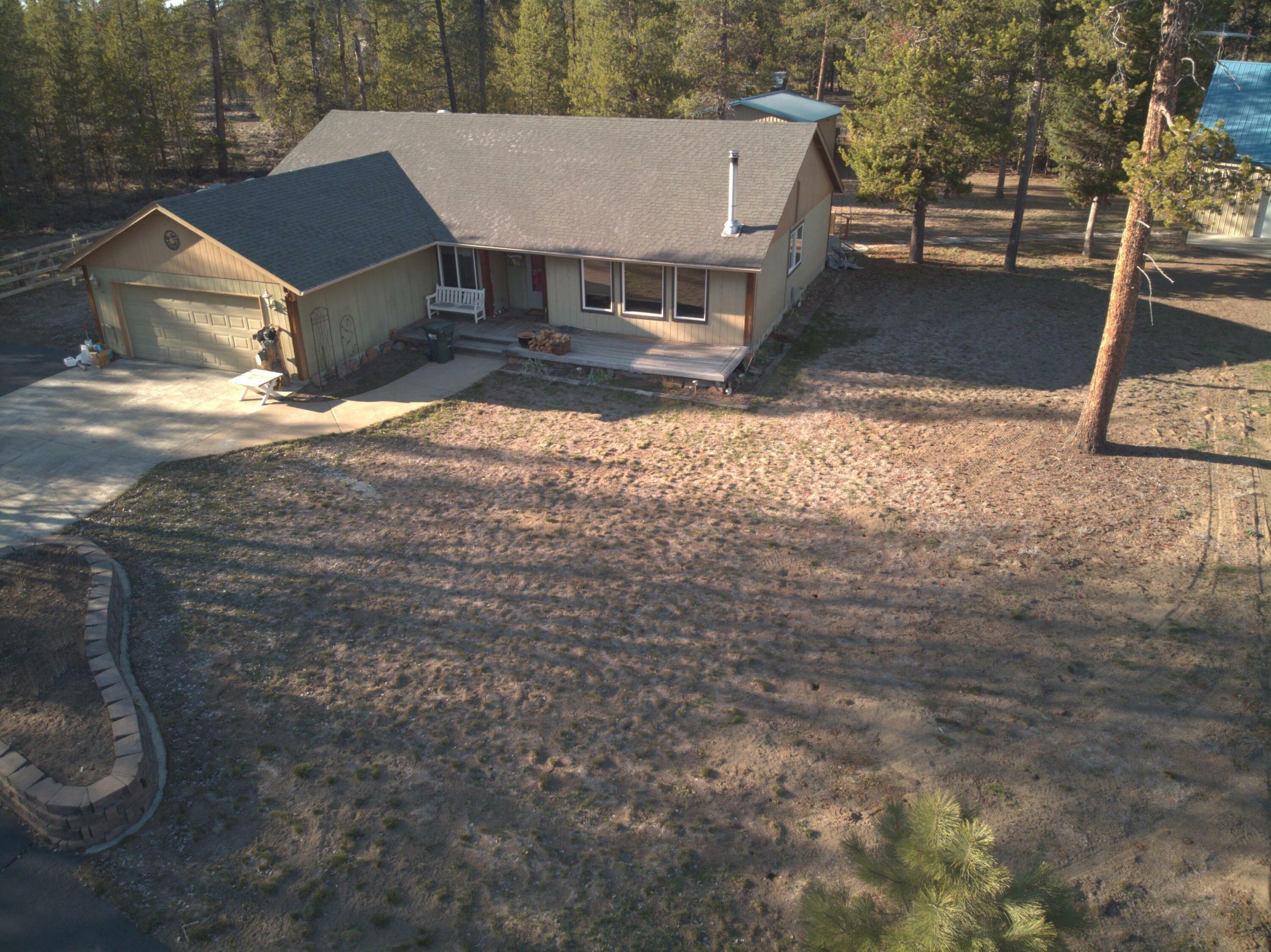 Property Photo:  53001 Loop Drive  OR 97739 