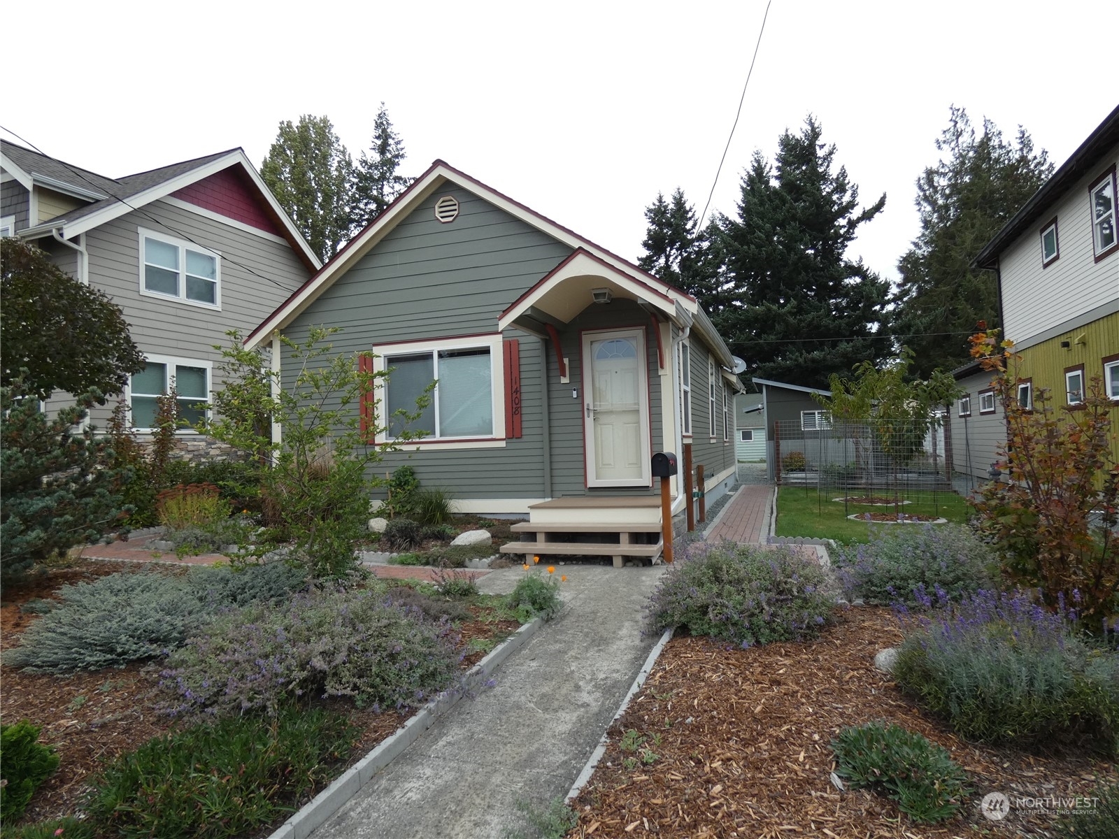 Property Photo:  1408 15th Street  WA 98221 