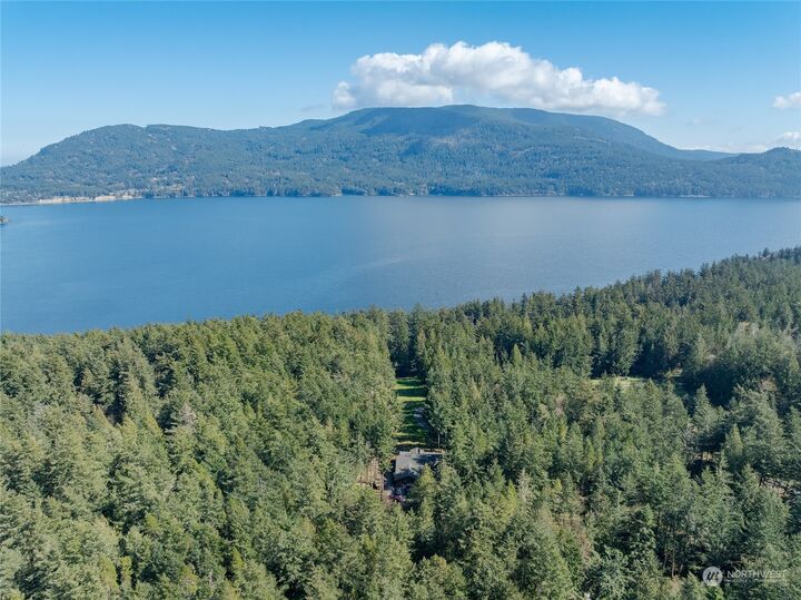 Property Photo: 824 Osprey Lane WA 98245