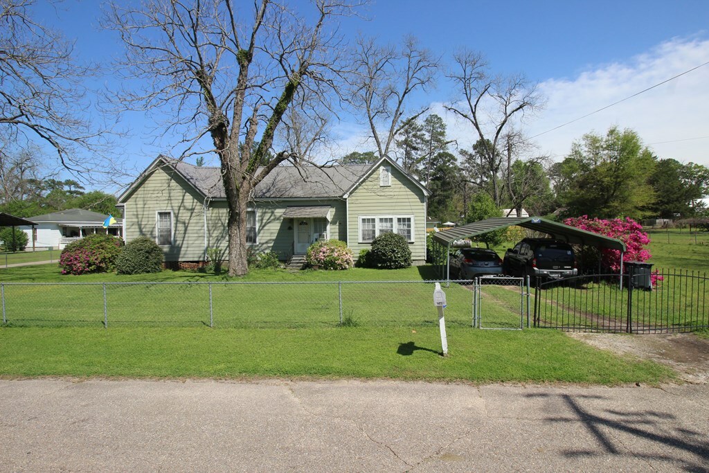 Property Photo:  200 River Street  AL 36319 